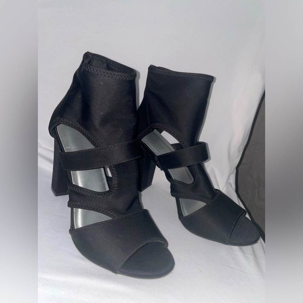 Hot tomato size 9 to big there super comfortable